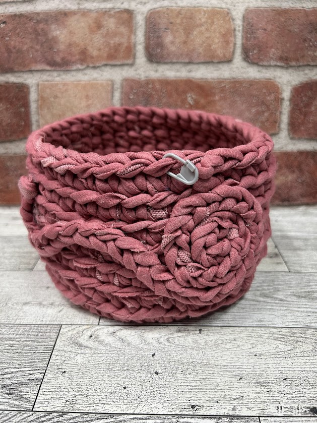 Yarn Bowl with Wooden Base